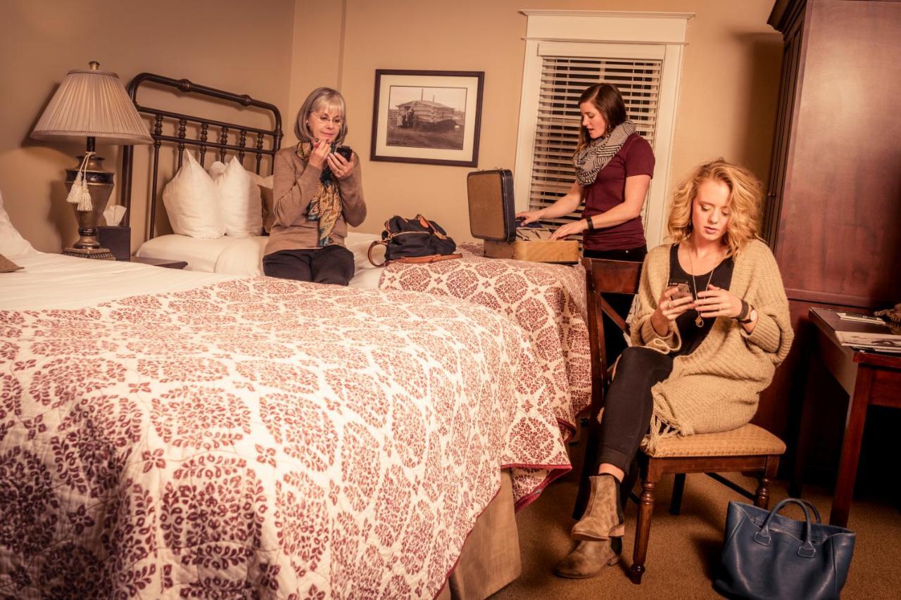 The Sacajawea Hotel Three Forks Екстериор снимка