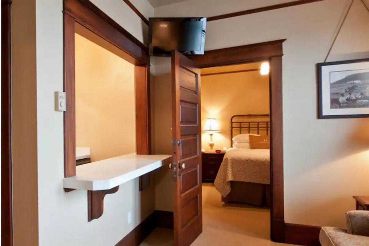 The Sacajawea Hotel Three Forks Екстериор снимка